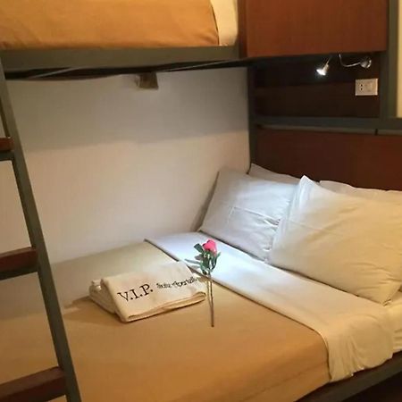 Townhouse Oak Vip Suites, Near Pnr Pasay Evangelista, Makati Manila Makati City Exteriör bild