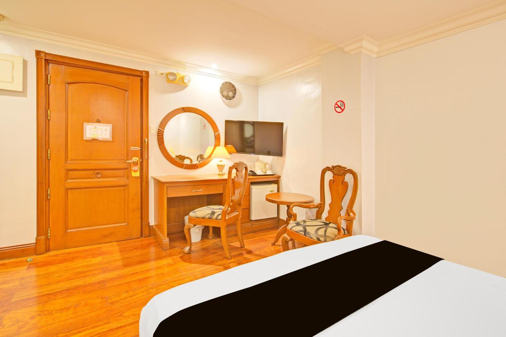 Townhouse Oak Vip Suites, Near Pnr Pasay Evangelista, Makati Manila Makati City Exteriör bild