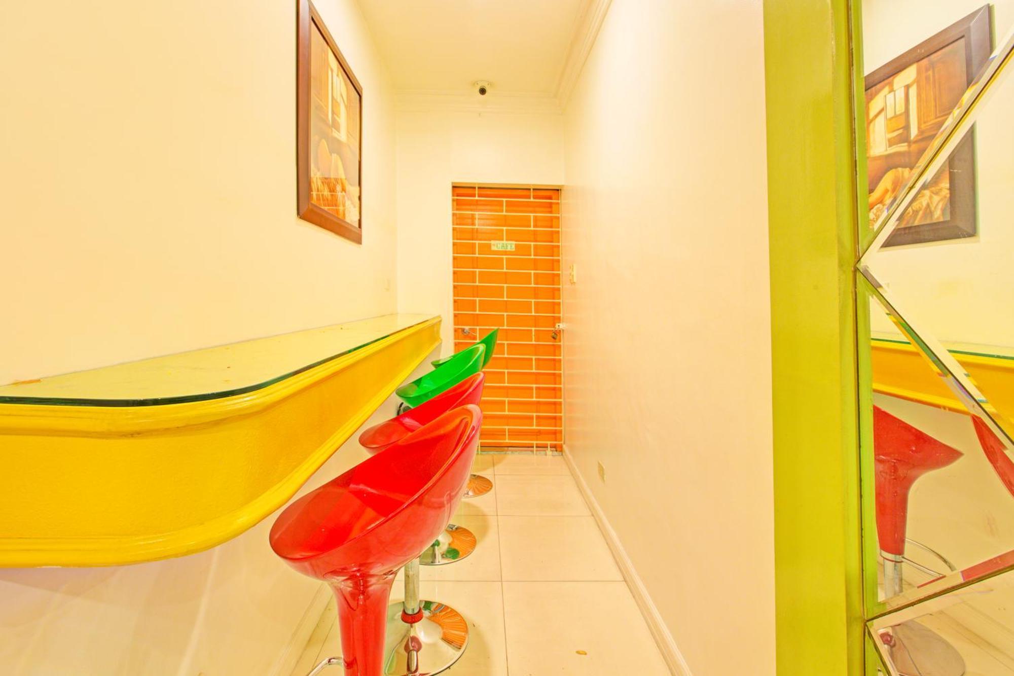 Townhouse Oak Makati Manila Near Pnr Pasay Evangelista Formerly Vip Suites Makati City Exteriör bild