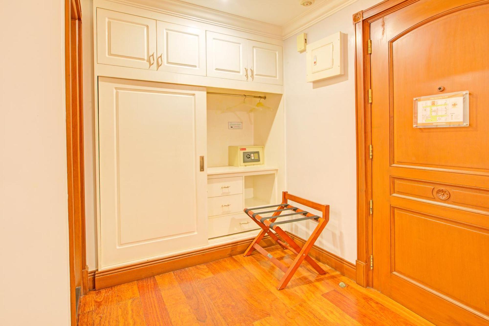 Townhouse Oak Vip Suites, Near Pnr Pasay Evangelista, Makati Manila Makati City Exteriör bild
