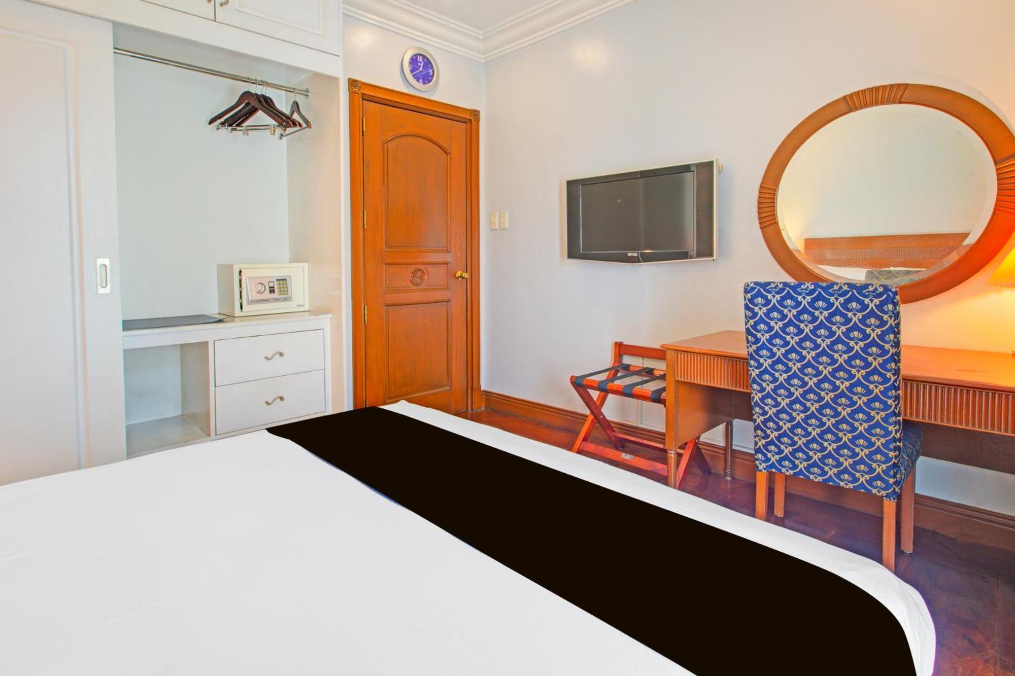 Townhouse Oak Vip Suites, Near Pnr Pasay Evangelista, Makati Manila Makati City Exteriör bild